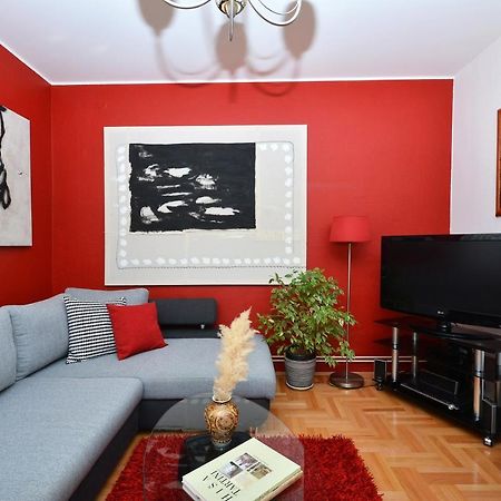 Artsy Apartment Klis Bagian luar foto