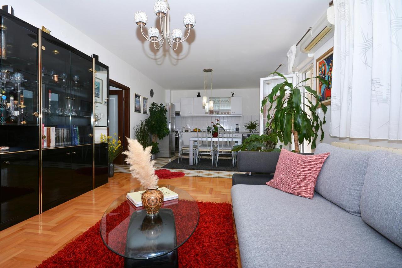 Artsy Apartment Klis Bagian luar foto