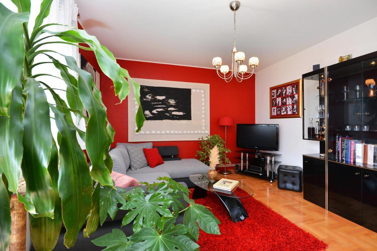 Artsy Apartment Klis Bagian luar foto