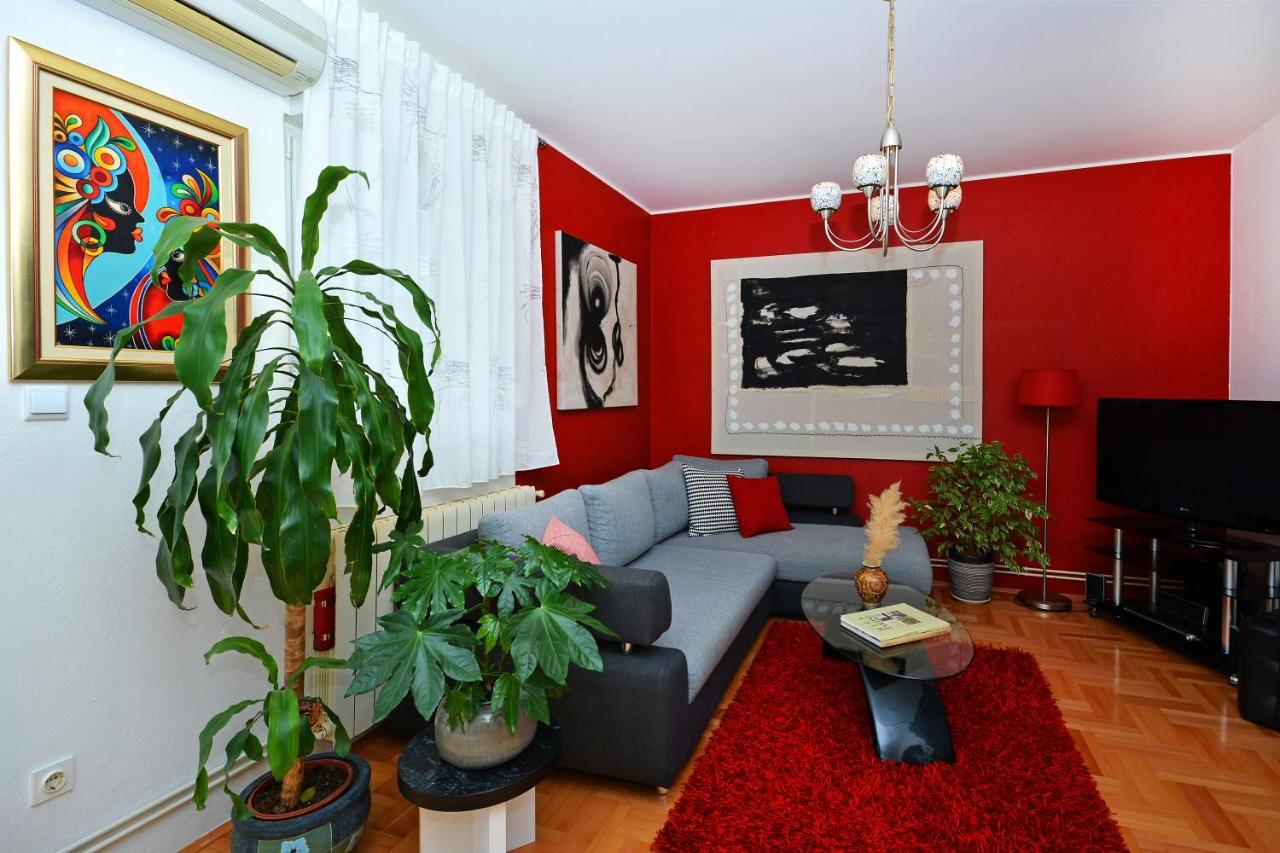 Artsy Apartment Klis Bagian luar foto