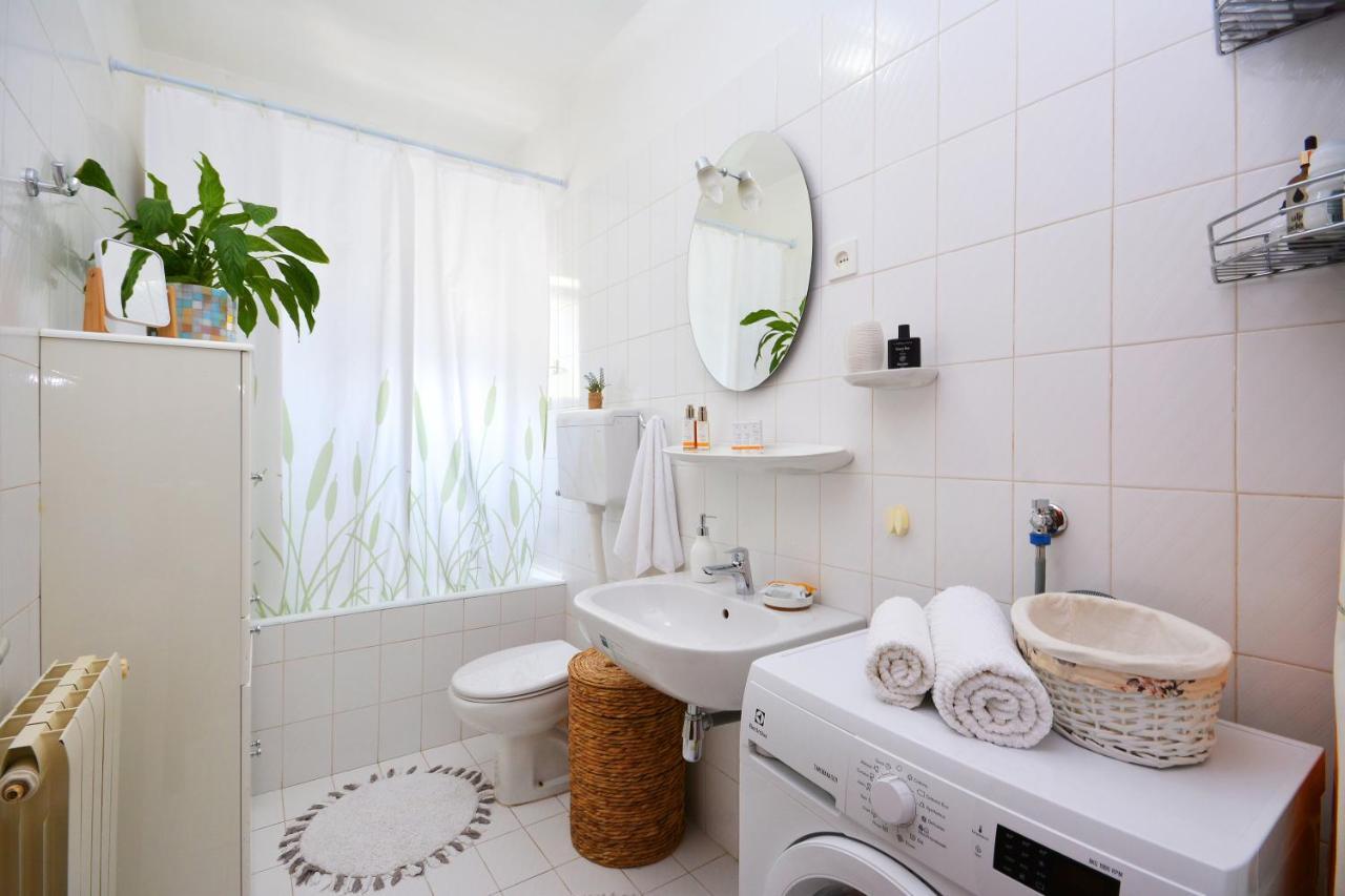 Artsy Apartment Klis Bagian luar foto