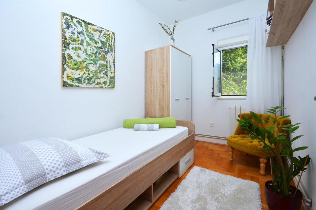 Artsy Apartment Klis Bagian luar foto