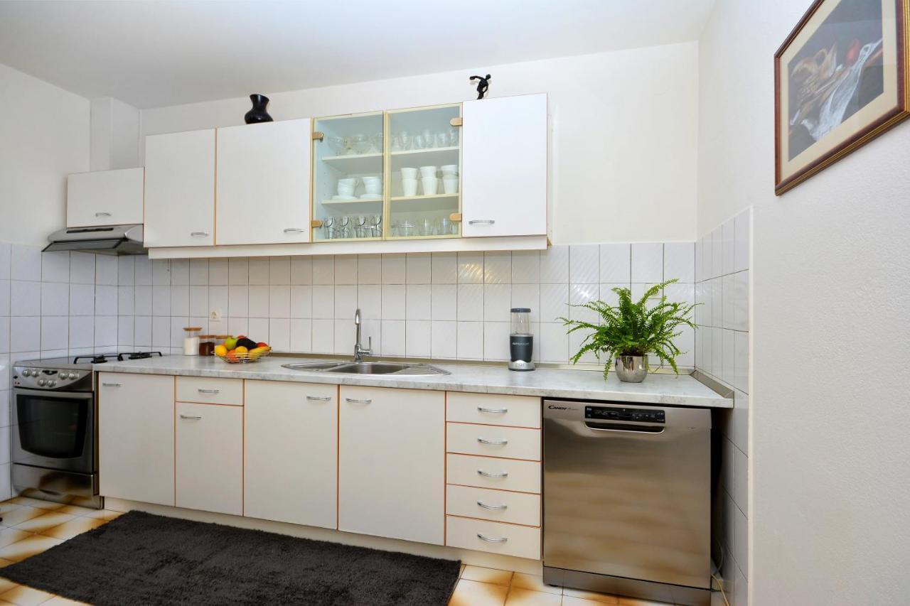 Artsy Apartment Klis Bagian luar foto