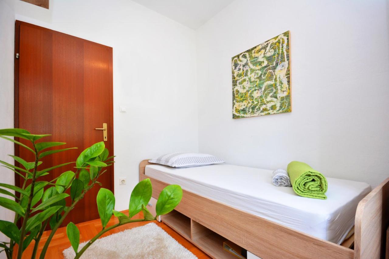Artsy Apartment Klis Bagian luar foto