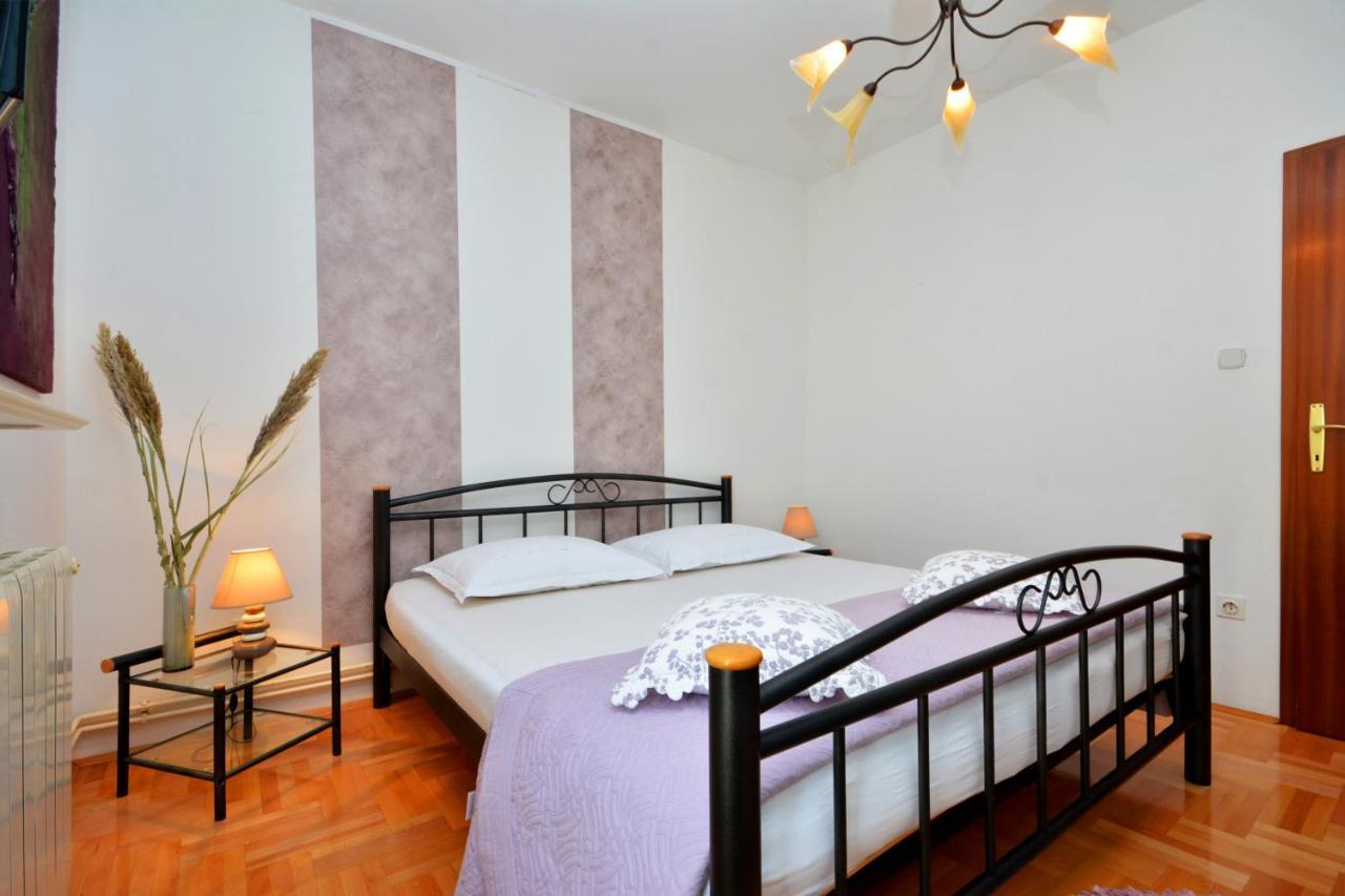 Artsy Apartment Klis Bagian luar foto